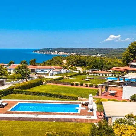 Luez Private Pool Villa, Elani וילה *