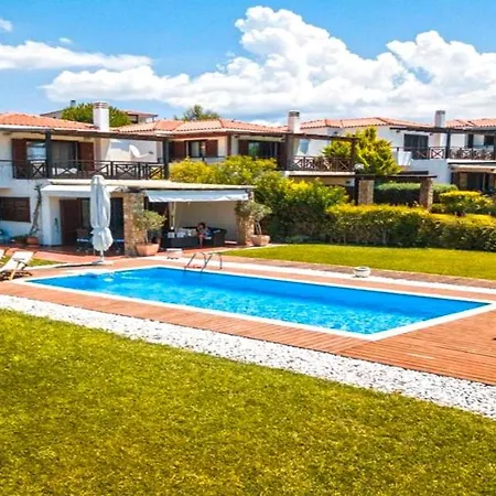 Luez Private Pool Villa, Elani סיווירי