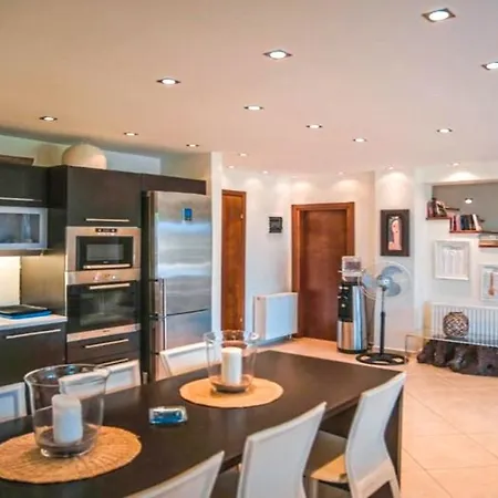 Luez Private Pool Villa, Elani וילה
