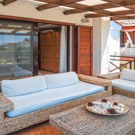 Luez Private Pool Villa, Elani סיווירי