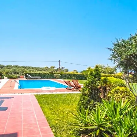 Luez Private Pool Villa, Elani סיווירי