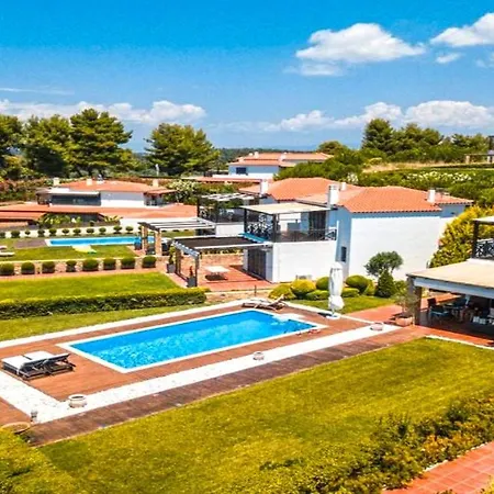 Luez Private Pool Villa, Elani